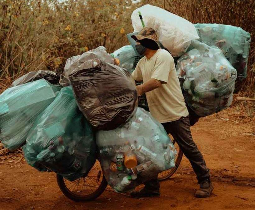 Filme conta a história de catadores de recicláveis da capital federal